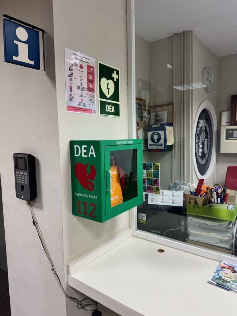 Desfibrilador DEA profesional para empresas con mantenimiento incluido