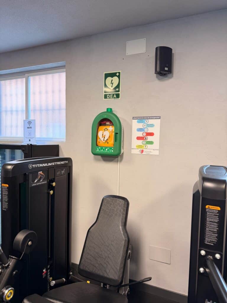 Desfibrilador instalado en gimnasio madrid