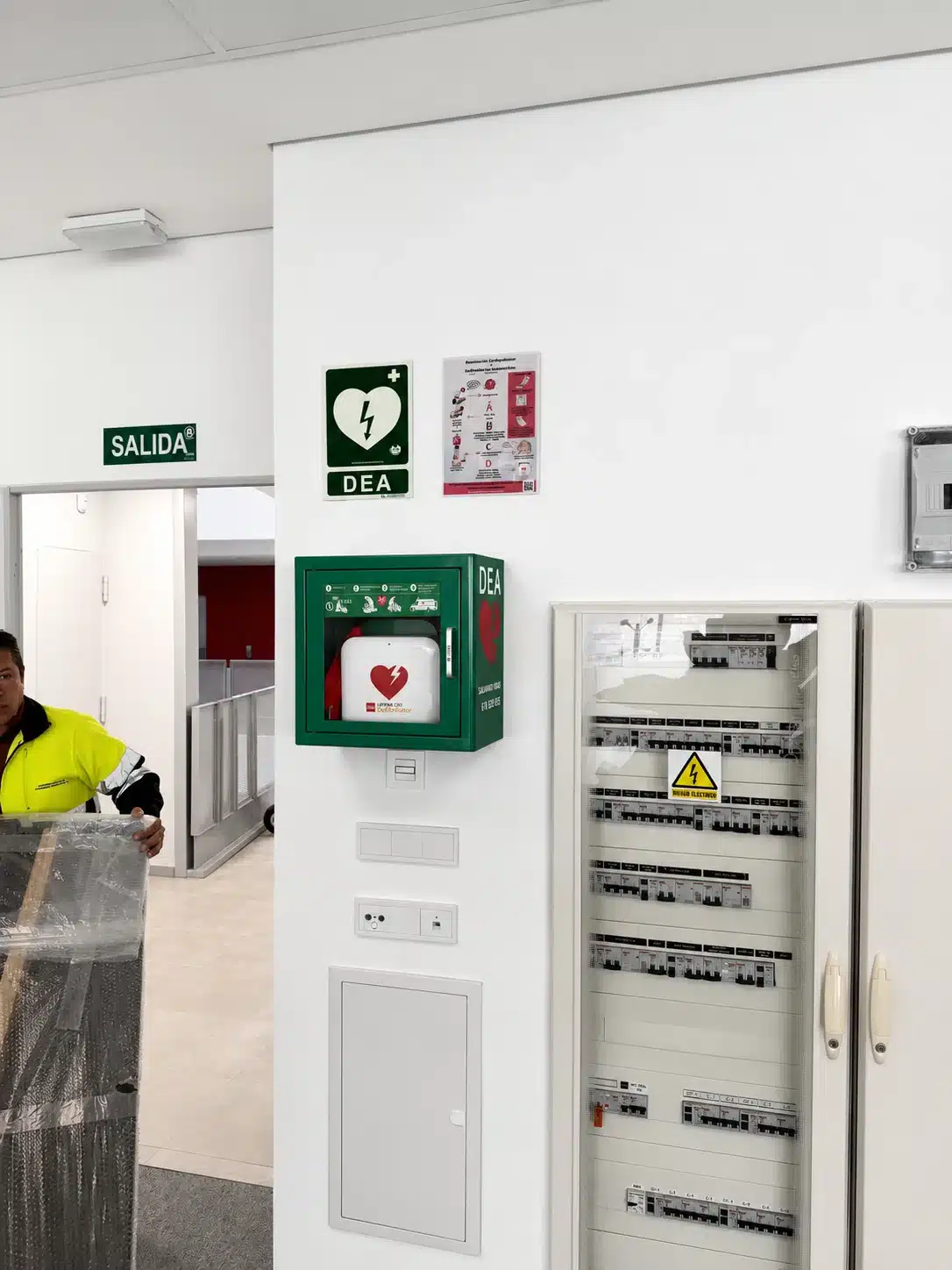 Desfibrilador de alquiler instalado en una empresa