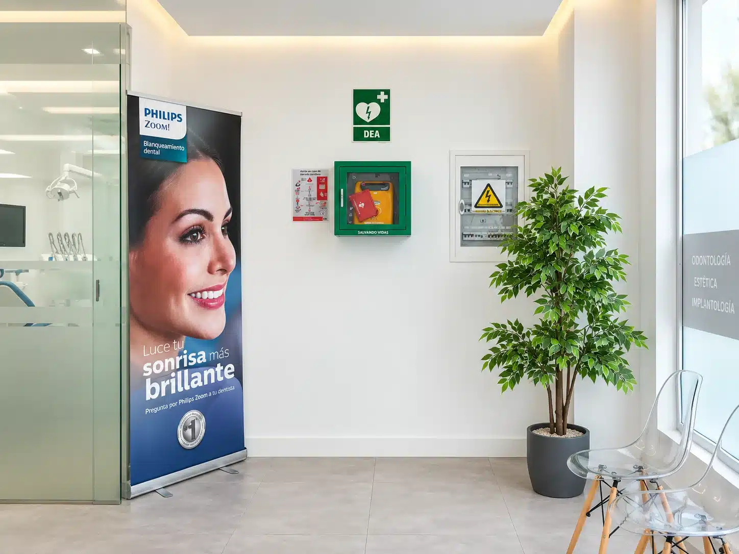 Instalación real de desfibrilador en clínica dental de Madrid